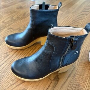 Dr. Scholl's Black Leather Ankle Booties with Light Wood-Look Heel